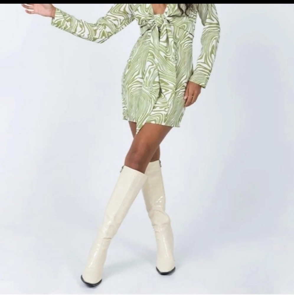 PRINCESS POLLY ALEXI TIE UP DRESS 💚🤍